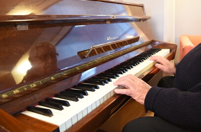 Sala con piano